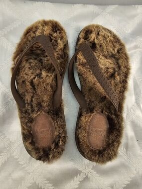 UGG Women's Brown Faux Fur Flip Flop Sandals NWOT!